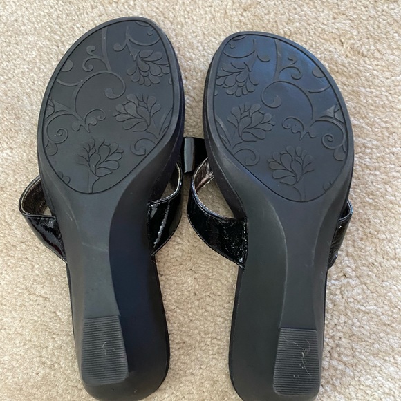 Mootsies Tootsies Black Patent Bow Wedges 9M - Picture 2 of 2